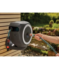GARDENA Wand-Schlauchbox RollUp 15 GARDENA Wand-Schlauchbox RollUp -Dehner 6725949 WE MO 002 GardenaWandschlauchbox